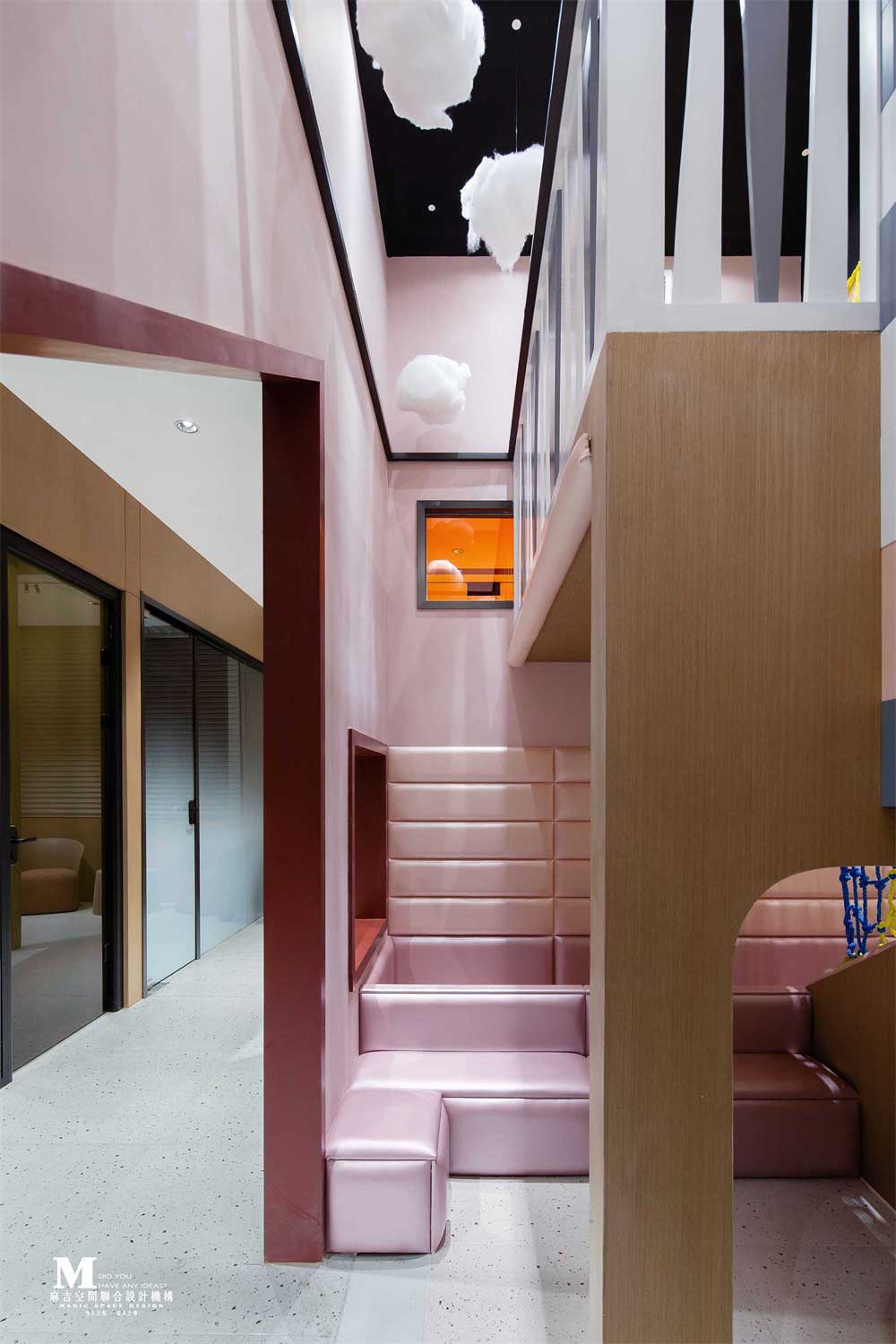 深圳市羅湖區(qū)元素組合辦公室設(shè)計(jì)裝修休息區(qū)