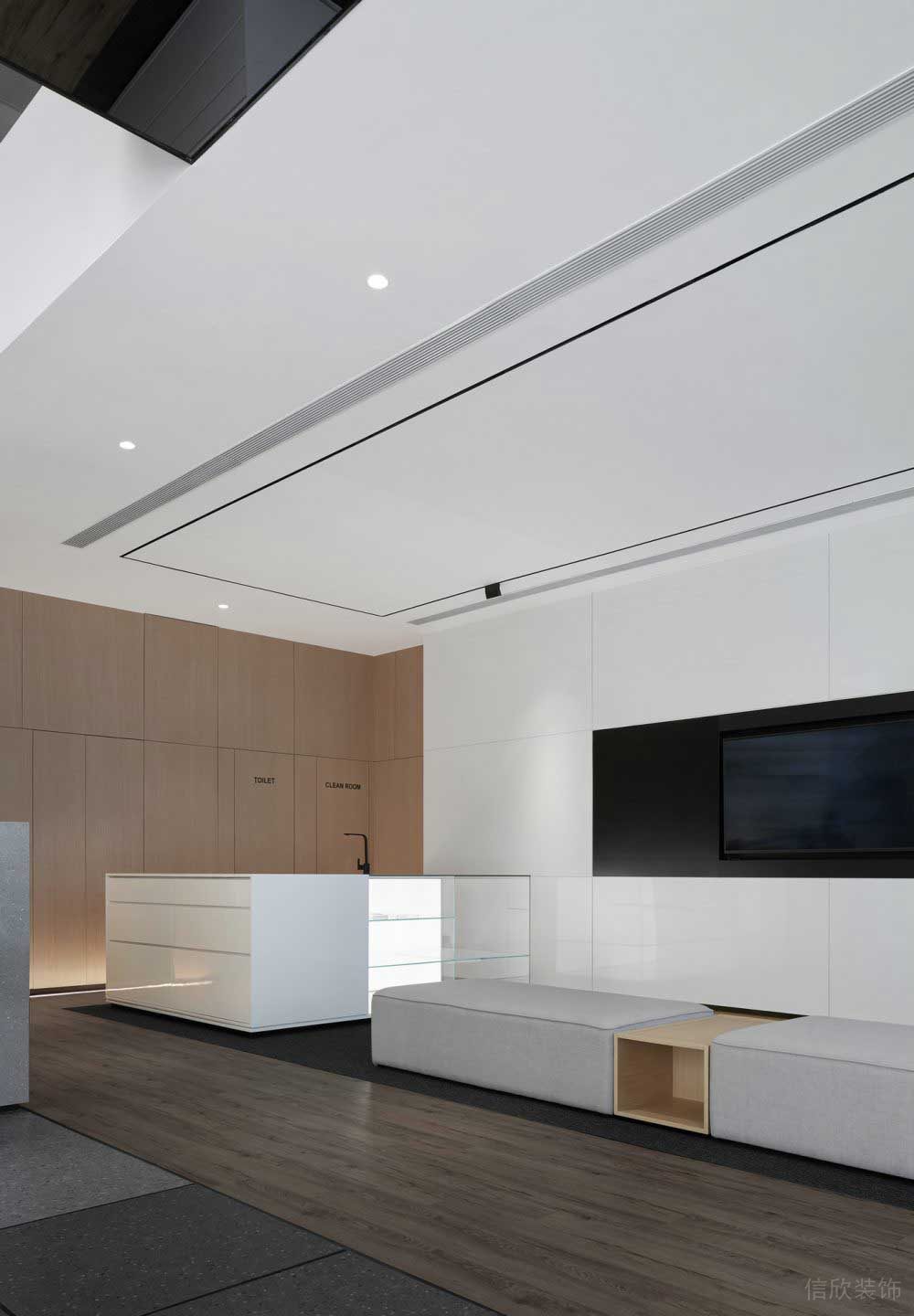 現代風展示區(qū)木飾面背景直線天花吊頂設計
