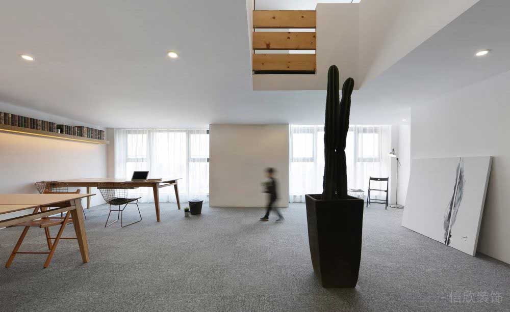 現(xiàn)代簡約辦公室裝修效果地毯木質(zhì)開放式員工研發(fā)區(qū)域辦公室裝修設(shè)計