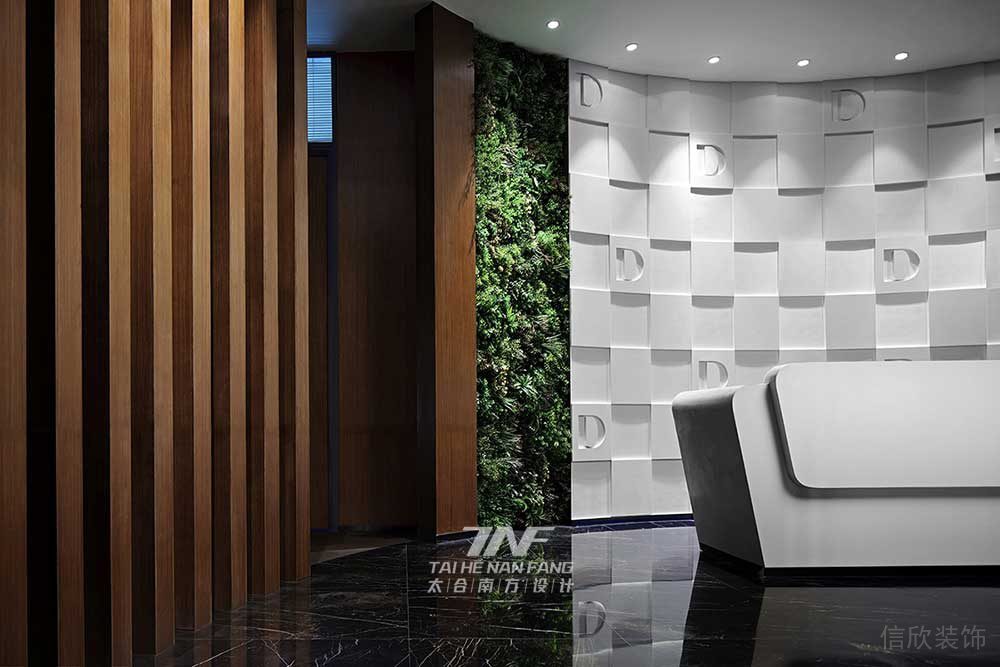 奢石材質(zhì)暗色大理石環(huán)形字母白色墻體設(shè)計(jì)形象版前臺(tái)區(qū)裝修木飾面效果