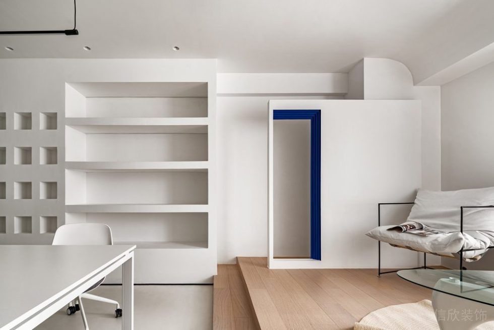 休息區(qū)木地板墻面做鏤空設(shè)計