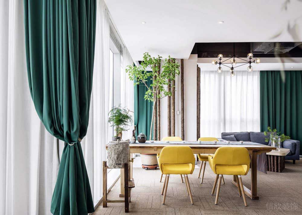 全屋定制就餐區(qū)黃色鏤空沙發(fā)木質(zhì)智能窗簾通體設(shè)計客廳效果圖