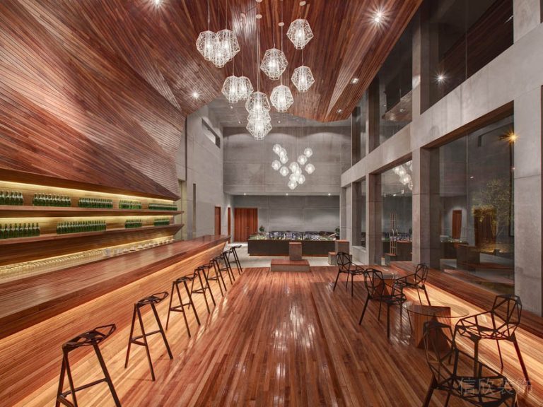 實(shí)木設(shè)計(jì)茶水間水晶吊頂金屬座椅簡(jiǎn)約店鋪效果圖