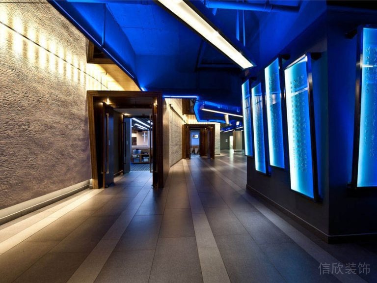 科技未來(lái)感藍(lán)色燈飾效果圖過(guò)道木飾面設(shè)計(jì)展廳博物館裝修