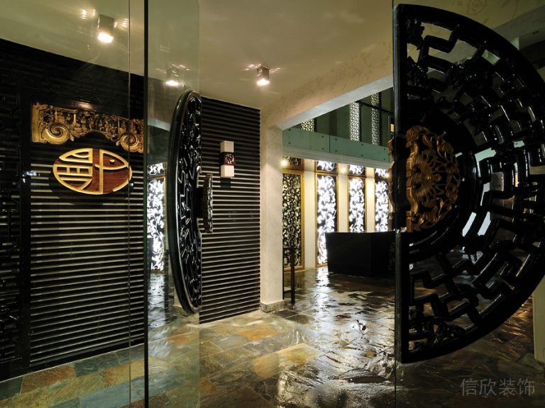 曼丹鏤空圖騰木質(zhì)玻璃門裝修過道大廳裝修效果圖