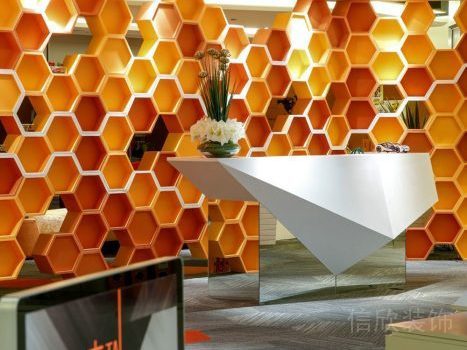 蜂窩洞洞漸變橙色墻板收納墻柜效果圖前臺區(qū)裝修設(shè)計圖