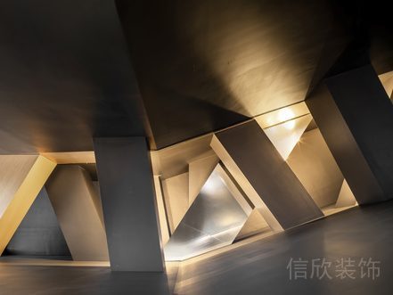 鋁和造型金屬燈飾設(shè)計辦公室過道俯視圖效果