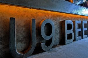 字母設(shè)計前臺區(qū)裝修設(shè)計圖