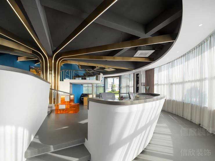 放射性工業(yè)風(fēng)金色設(shè)計(jì)前臺(tái)區(qū)裝修效果客服中心接待處