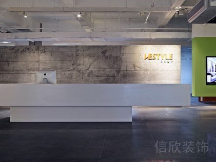 現(xiàn)代簡(jiǎn)約工業(yè)風(fēng)前臺(tái)區(qū)域接待臺(tái)裝修效果辦公室過道