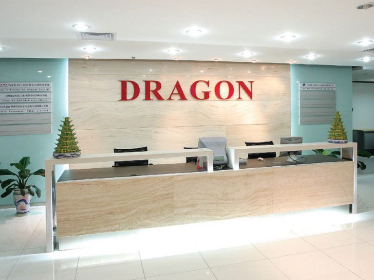 現(xiàn)代簡(jiǎn)約對(duì)稱前臺(tái)招待臺(tái)客服中心琺瑯板內(nèi)嵌燈帶品牌紅色字體設(shè)計(jì)圖