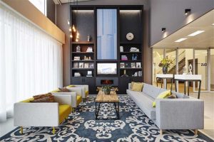 深圳鹽田壹海城簡約風(fēng)格辦公室裝修設(shè)計案例接待廳效果圖