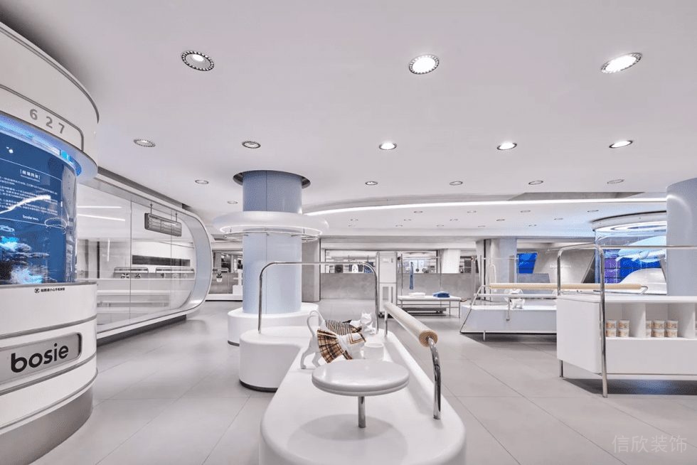 深圳市羅湖區(qū)布心現(xiàn)代風(fēng)服裝店裝修設(shè)計(jì)大廳