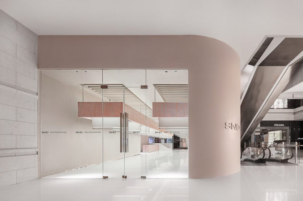 深圳市福田區(qū)八卦嶺現(xiàn)代風(fēng)服裝店粉色系概念店裝修外立面