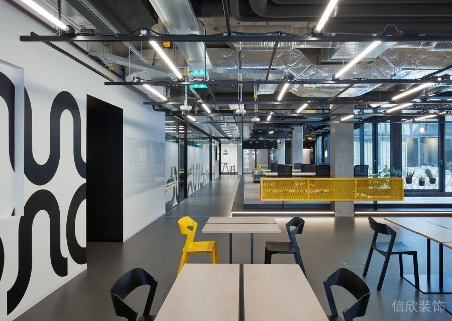 工業(yè)風(fēng)鏤空墻體管道設(shè)計(jì)撞色辦公室過(guò)道休息區(qū)員工就餐區(qū)裝修設(shè)計(jì)