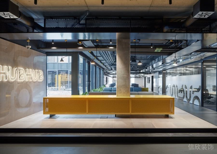 金屬收納柜直線長(zhǎng)椅休息區(qū)地臺(tái)階梯工業(yè)風(fēng)辦公室過(guò)道走廊效果