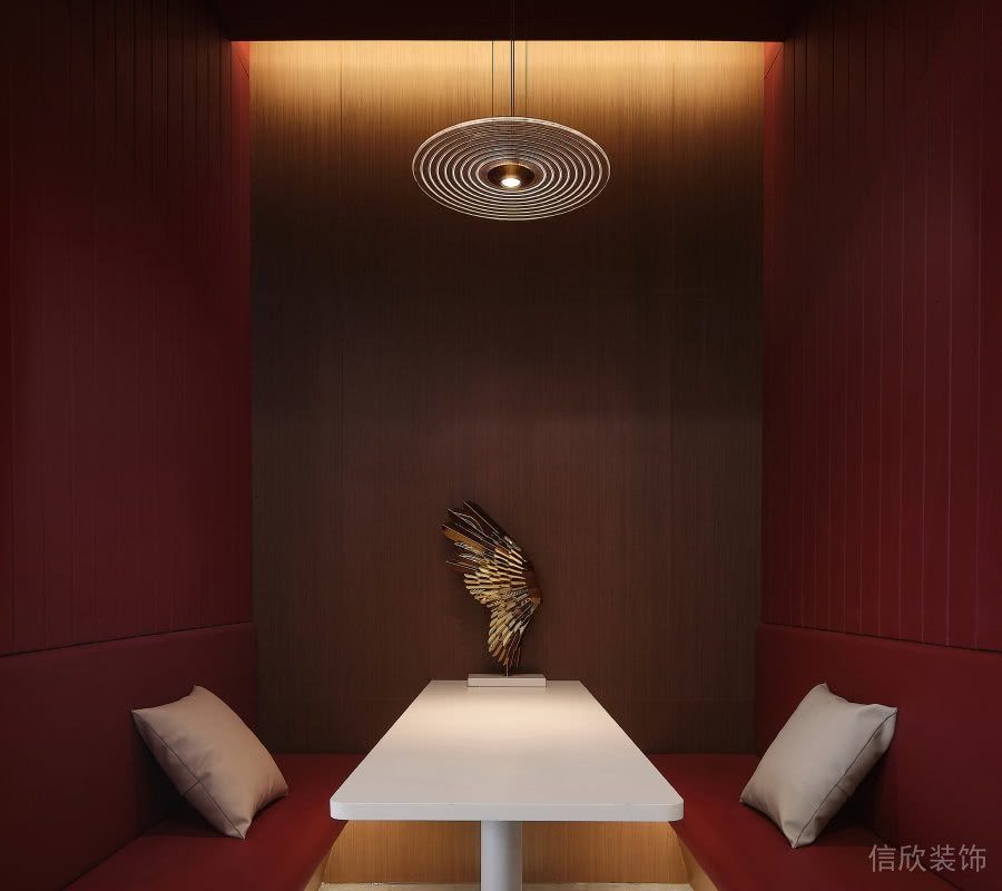 紅色對稱式面對面休息區(qū)域簡約風裝修效果