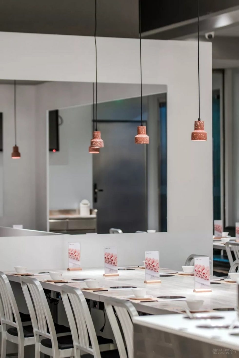 深圳龍崗金地龍城中央現(xiàn)代簡約風格火鍋店裝修案例藝術(shù)吊燈 深圳龍崗金地龍城中央現(xiàn)代簡約風格火鍋店裝修案例藝術(shù)吊燈