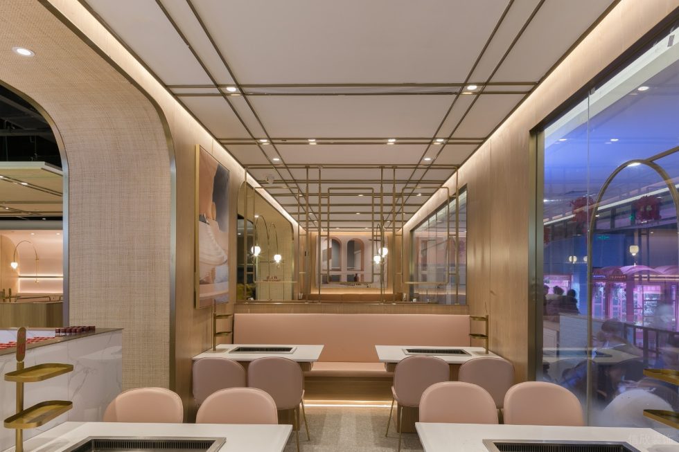 深圳龍華鴻榮源壹城中心北歐輕奢風(fēng)火鍋店裝修案例天花 深圳龍華鴻榮源壹城中心北歐輕奢風(fēng)火鍋店裝修案例天花