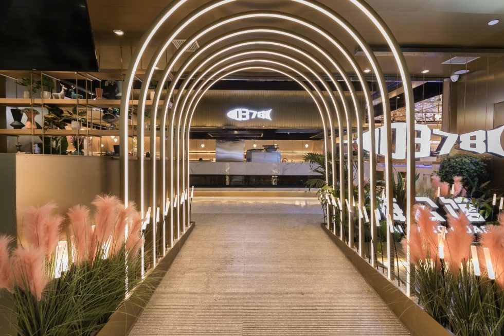 深圳龍華鴻榮源壹城中心北歐輕奢風(fēng)火鍋店裝修案例藝術(shù)門廊 深圳龍華鴻榮源壹城中心北歐輕奢風(fēng)火鍋店裝修案例藝術(shù)門廊