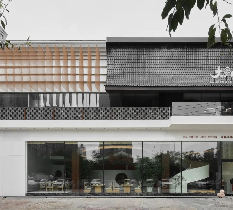 深圳南山星海名城新中式風(fēng)格火鍋店裝修案例外立面門頭形象