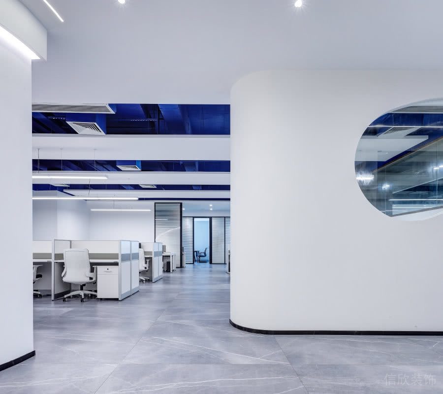 公共辦公區(qū)圓弧形墻面藍(lán)色天花