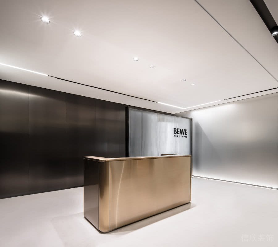 黑色拉絲不銹鋼形象墻，金色拉絲不銹鋼前臺。