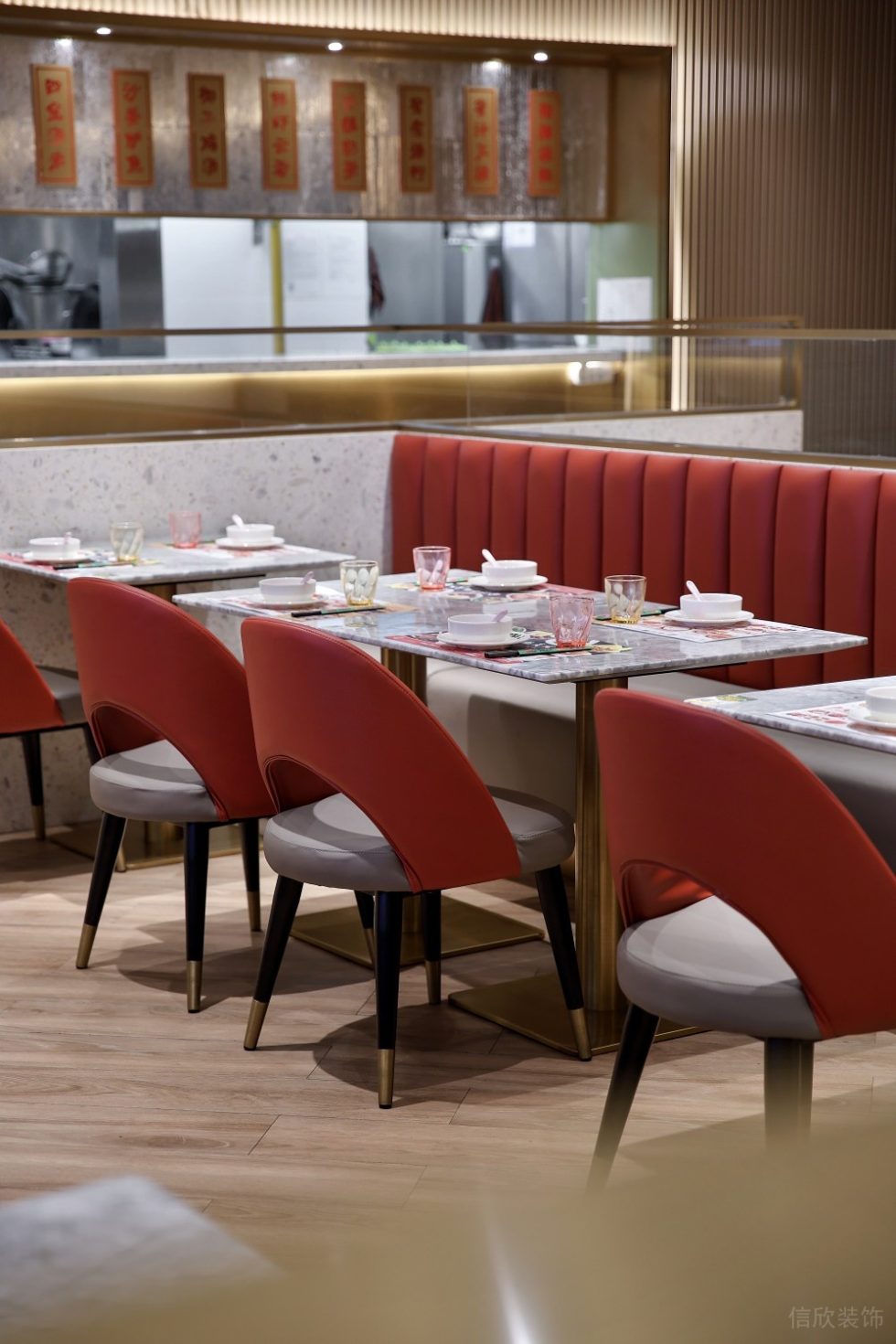深圳福田華美大廈輕奢風格茶餐廳裝修案例淺灰色大理石餐桌 深圳福田華美大廈輕奢風格茶餐廳裝修案例淺灰色大理石餐桌