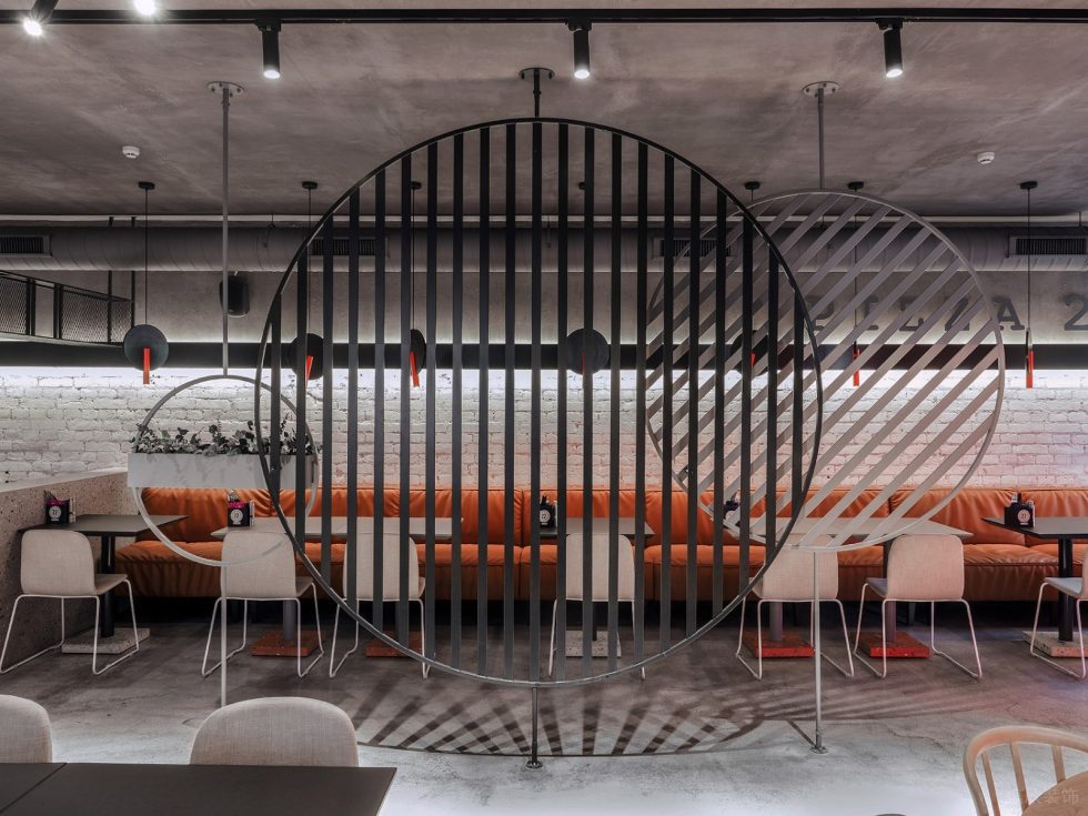 深圳龍崗百合山莊工業(yè)風(fēng)披薩店裝修案例圓形鏤空格柵藝術(shù)裝飾屏風(fēng) 深圳龍崗百合山莊工業(yè)風(fēng)披薩店裝修案例圓形鏤空格柵藝術(shù)裝飾屏風(fēng)