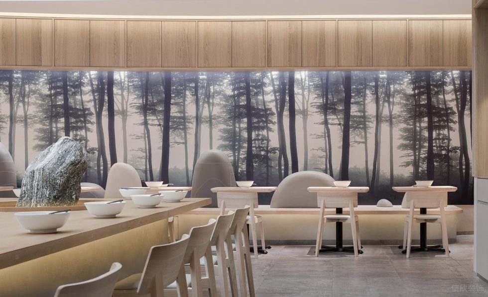 深圳龍崗華策中心城淺木色日式風格面館裝修案例綠植藝術圖案噴繪墻布 深圳龍崗華策中心城淺木色日式風格面館裝修案例綠植藝術圖案噴繪墻布