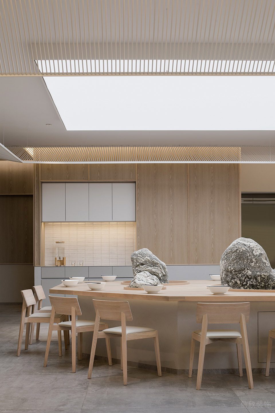 深圳龍崗華策中心城淺木色日式風格面館裝修案例中島用餐區(qū) 深圳龍崗華策中心城淺木色日式風格面館裝修案例中島用餐區(qū)