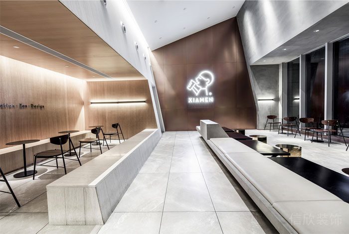 深圳龍崗正中風(fēng)臨國際中心現(xiàn)代工業(yè)風(fēng)喜茶冷飲店裝修案例玫瑰金鋼板背景墻 深圳龍崗正中風(fēng)臨國際中心現(xiàn)代工業(yè)風(fēng)喜茶冷飲店裝修案例玫瑰金鋼板背景墻