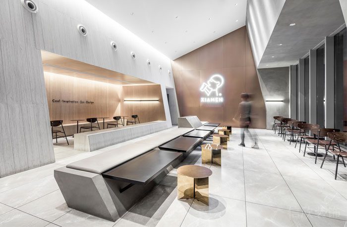 深圳龍崗正中風(fēng)臨國際中心現(xiàn)代工業(yè)風(fēng)喜茶冷飲店裝修案例地面鋪貼 深圳龍崗正中風(fēng)臨國際中心現(xiàn)代工業(yè)風(fēng)喜茶冷飲店裝修案例地面鋪貼