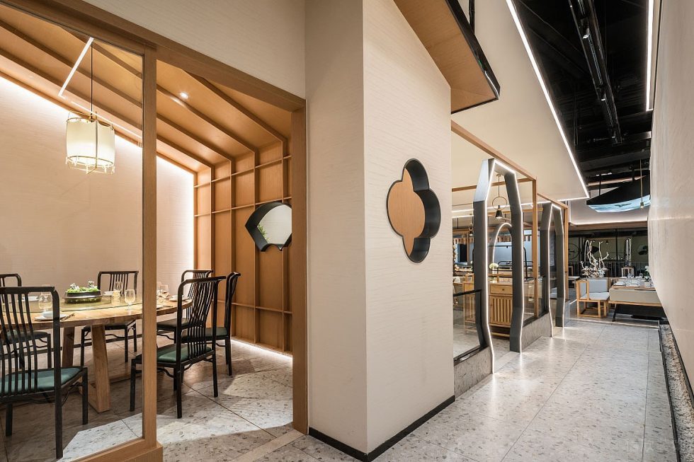 深圳南山濱福世紀(jì)廣場(chǎng)新中式風(fēng)格川菜館裝修案例過(guò)道