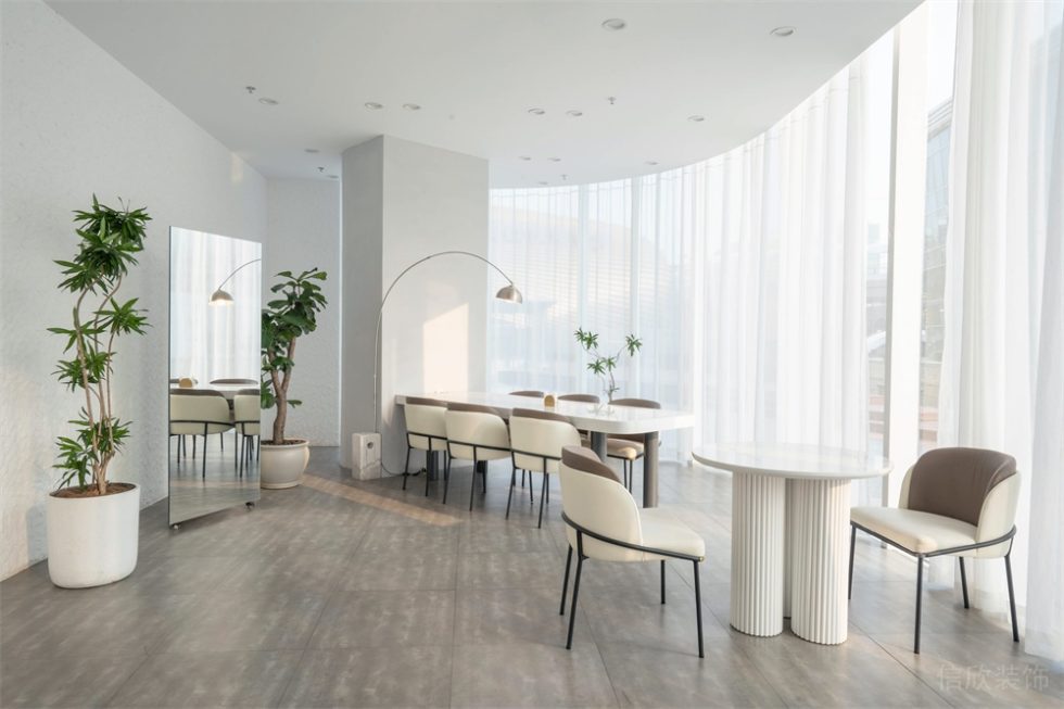 深圳南山繽紛商業(yè)中心白色極簡自然風咖啡廳裝修案例貴賓休閑包廂 深圳南山繽紛商業(yè)中心白色極簡自然風咖啡廳裝修案例貴賓休閑包廂