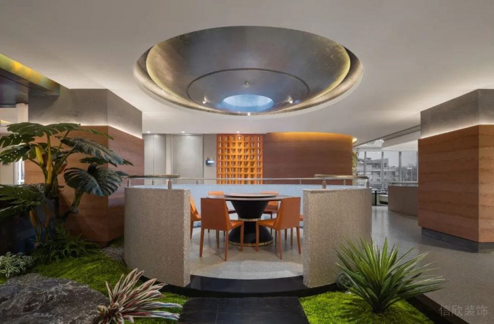 深圳南山海昌大廈現(xiàn)代風格川菜館裝修案例六人用餐區(qū)圓弧水磨石圍擋