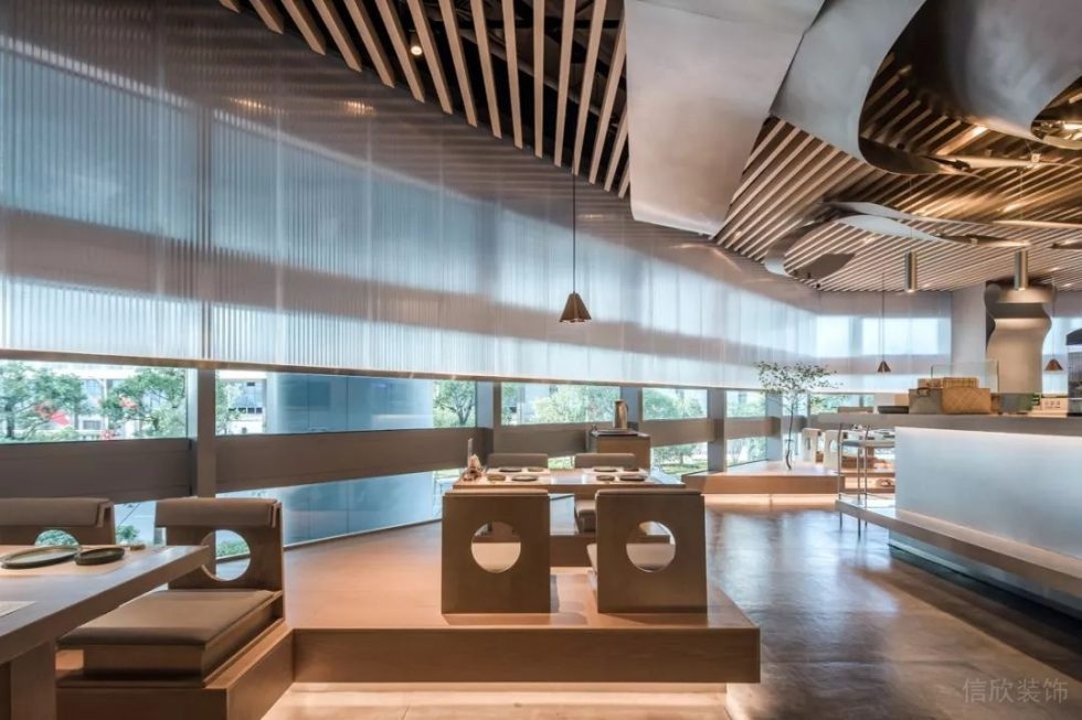 深圳南山天利中央廣場現(xiàn)代新中式風(fēng)格壽司店裝修案例地面鋪貼