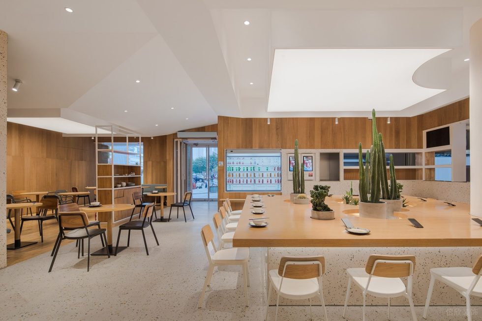 深圳南山香年廣場簡約風(fēng)格自選快餐店裝修案例淺木色中島臺 深圳南山香年廣場簡約風(fēng)格自選快餐店裝修案例淺木色中島臺