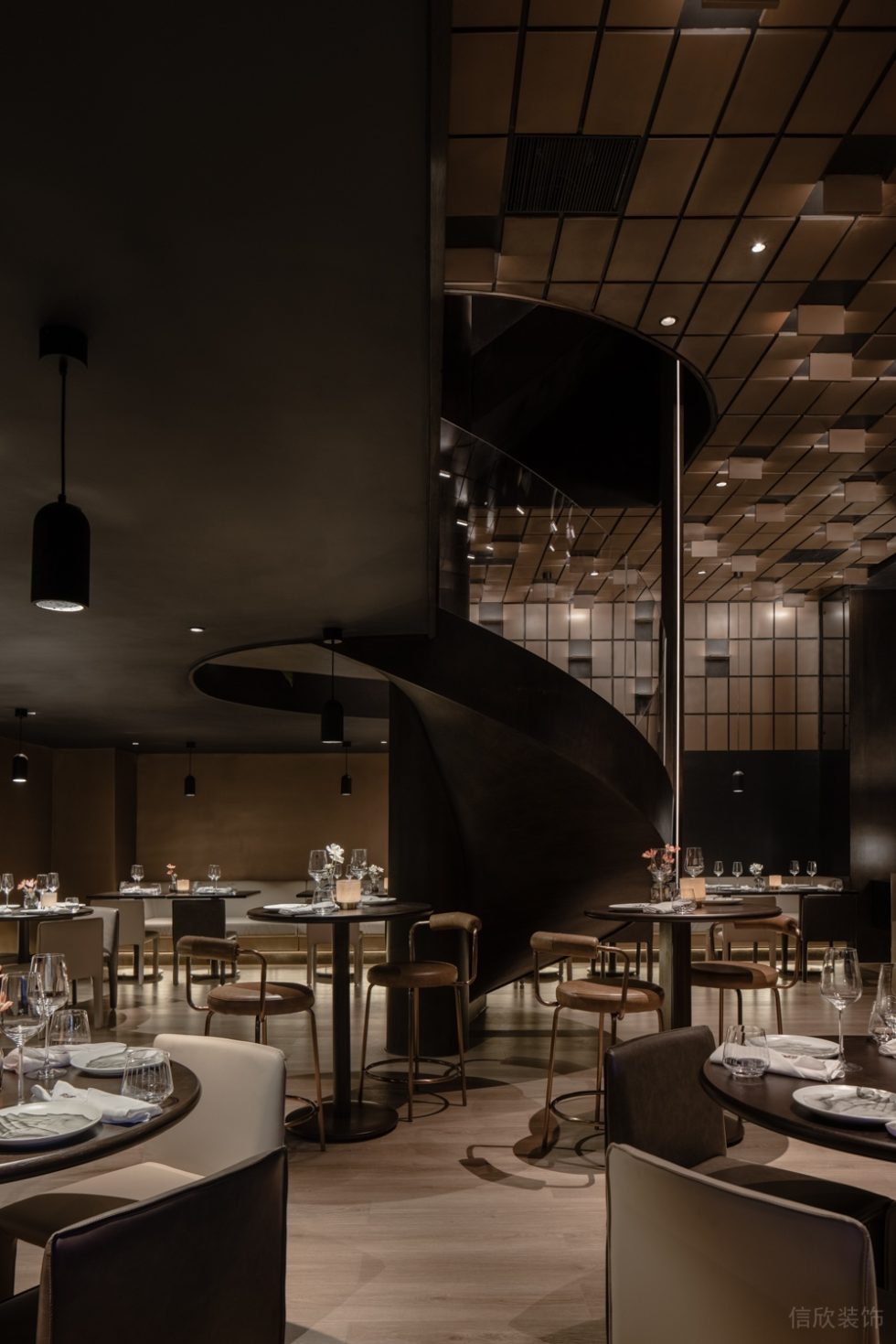 深圳南山怡海廣場輕奢風(fēng)格酒吧裝修案例地面鋪貼 深圳南山怡海廣場輕奢風(fēng)格酒吧裝修案例地面鋪貼