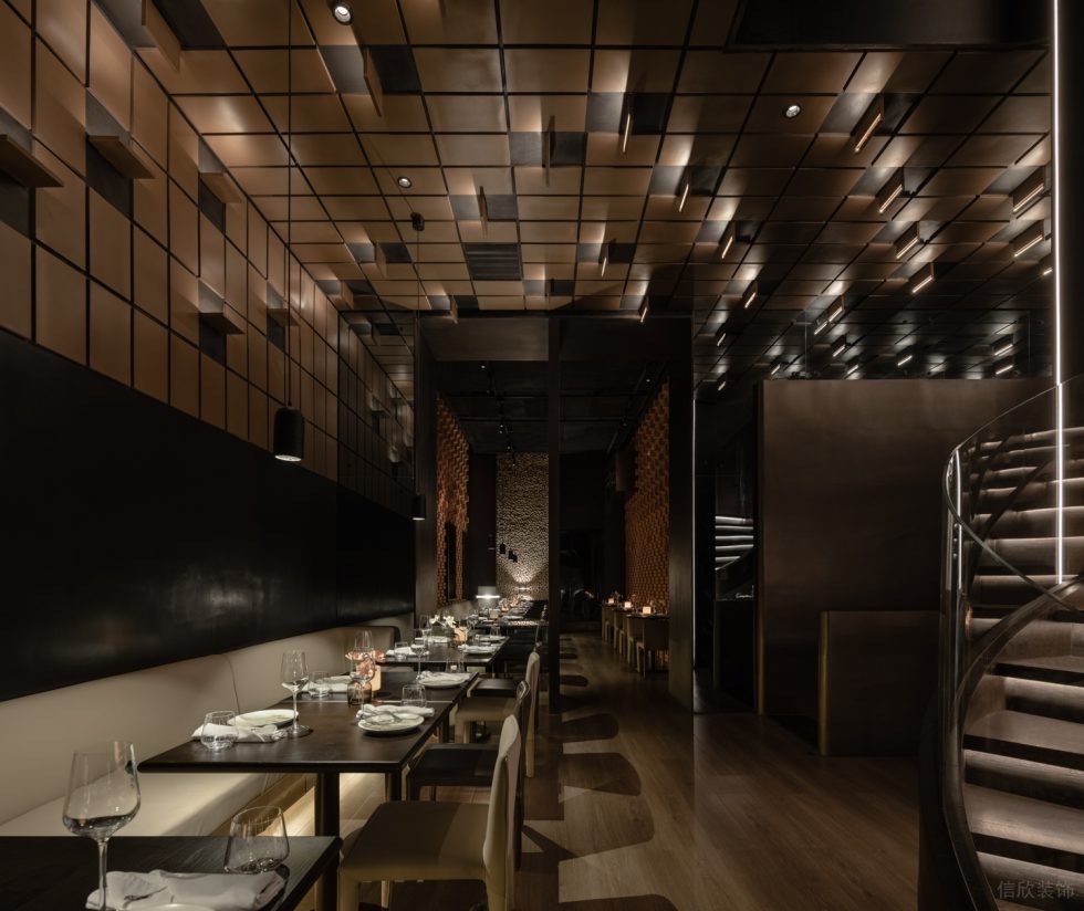 深圳南山怡海廣場輕奢風(fēng)格酒吧裝修案例天花 深圳南山怡海廣場輕奢風(fēng)格酒吧裝修案例天花