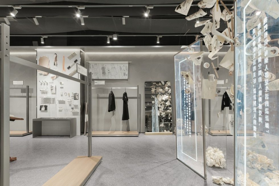 深圳市龍崗區(qū)坂田“一尚門”買手店裝修設(shè)計玻璃墻