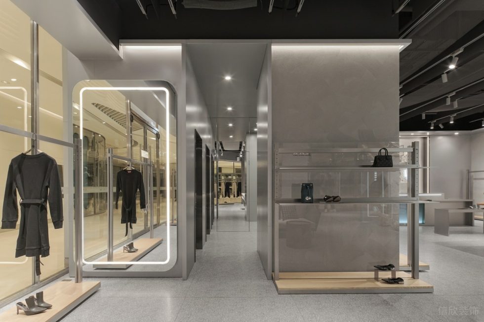 深圳市龍崗區(qū)坂田“一尚門”買手店裝修鞋包展示架