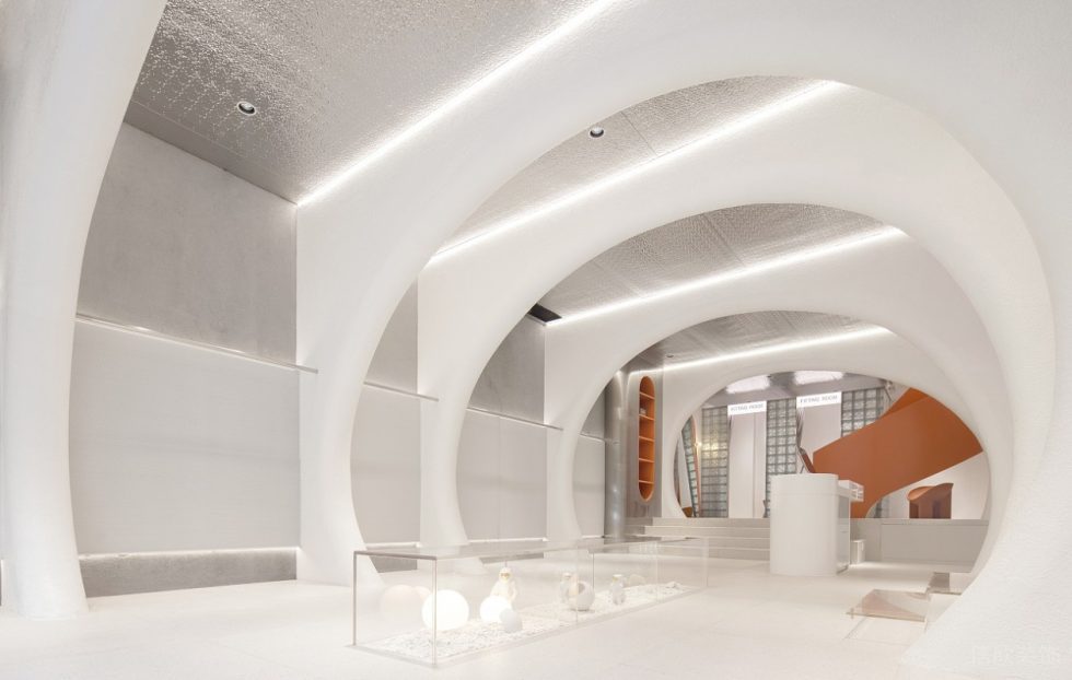 深圳市龍崗區(qū)橫崗錦鋪女裝店拱形過(guò)道裝修設(shè)計(jì)