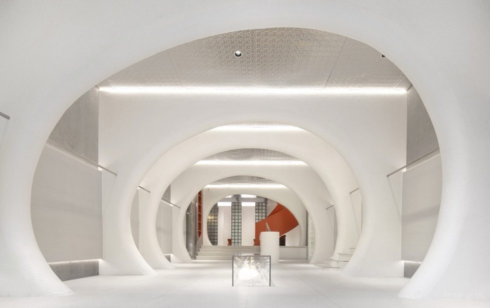 深圳市龍崗區(qū)橫崗錦鋪女裝店拱形過(guò)道裝修圖