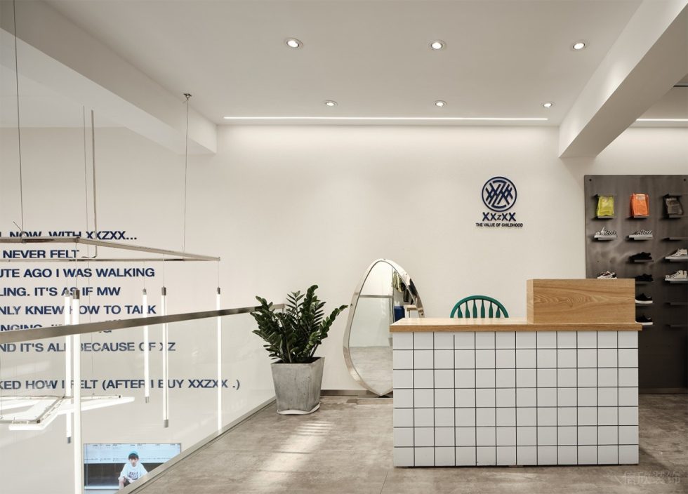 深圳市龍華區(qū)大浪潮牌店收銀臺(tái)裝修設(shè)計(jì)