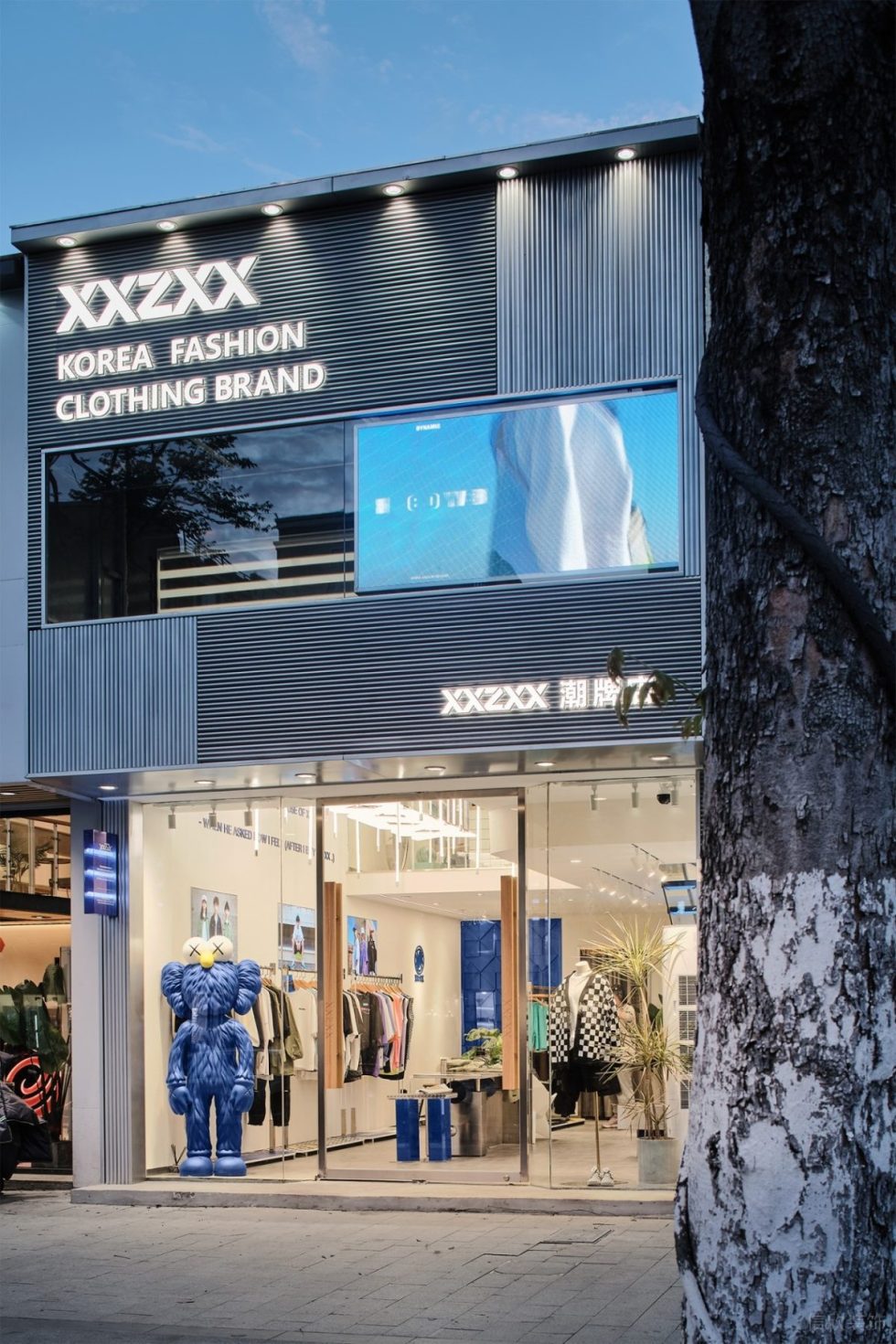 深圳市龍華區(qū)大浪潮牌店裝修玻璃門面外觀設(shè)計(jì)