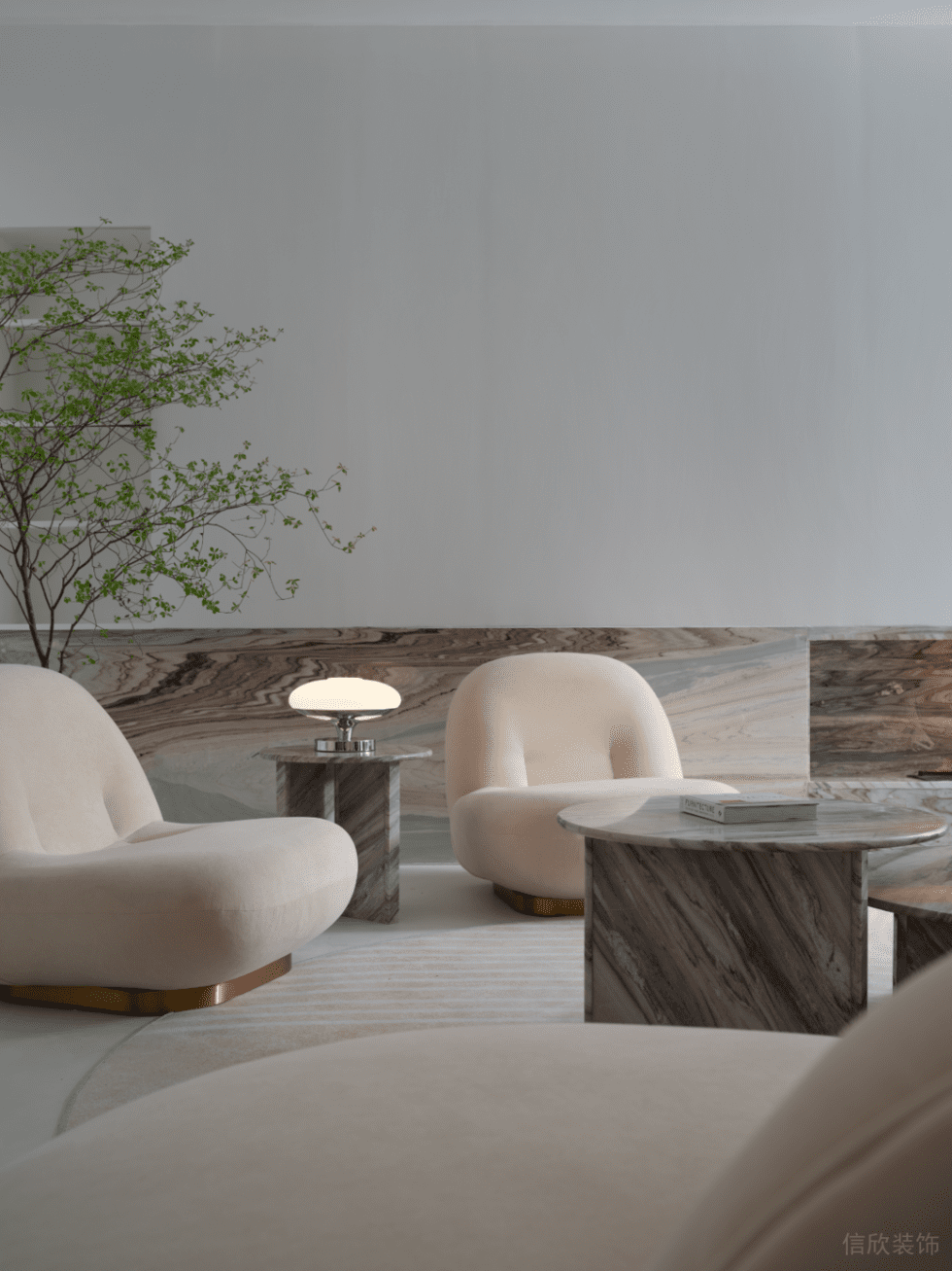 深圳市龍華去觀瀾現(xiàn)代風(fēng)服裝店裝修設(shè)計(jì)淺黃色絨布沙發(fā) 深圳市龍華去觀瀾現(xiàn)代風(fēng)服裝店裝修設(shè)計(jì)淺黃色絨布沙發(fā)