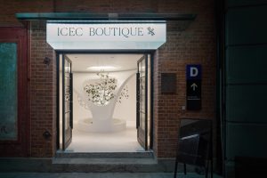 深圳市龍華去觀瀾現(xiàn)代風(fēng)服裝店裝修設(shè)計(jì)門(mén)廳