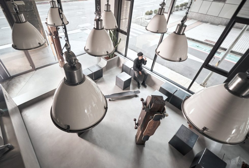 深圳市龍華區(qū)民治維也納滑板品牌概念店裝修設(shè)計(jì)圓形吊燈 深圳市龍華區(qū)民治維也納滑板品牌概念店裝修設(shè)計(jì)圓形吊燈