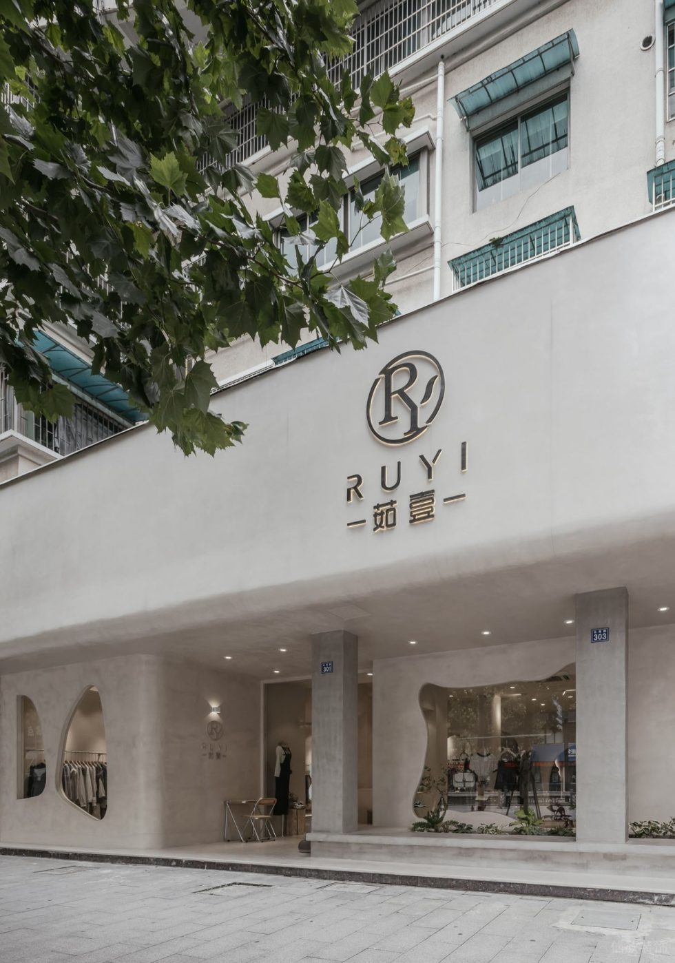 深圳市南山區(qū)前?，F(xiàn)代風(fēng)女裝店裝修設(shè)計(jì)門廳